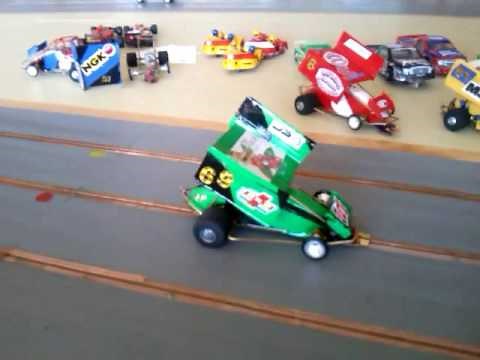 Slot car track sprint car push start