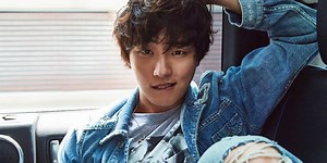 Actor Yoon Si Yoon opens his own 'V' app channel