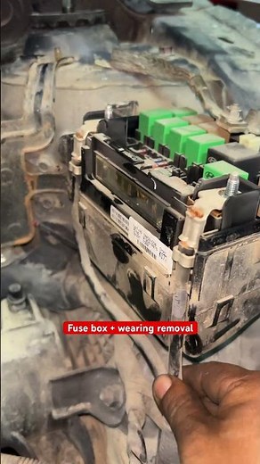 Fuse box main connector removal #automobile #car #mechanic