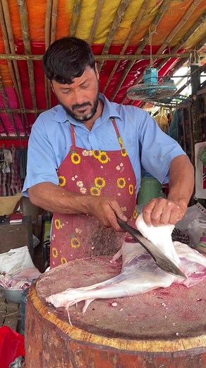 Mutton legs cutting by expert butcher #meat #meatcutting #goat #goatcutting #mutton #muttoncutting #reels | Meat And Fish Cutting