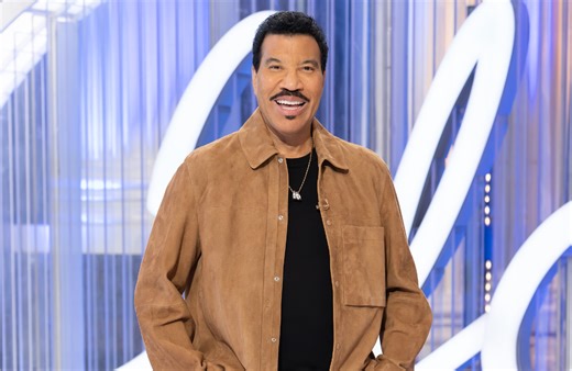 'American Idol' Contestant Moves Lionel Richie to Tears Revealing Her Dad Is in the ICU