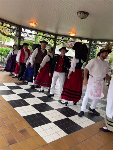 Musique Paysanne et Groupe folklorique alsacien de Geudertheim interpretent la danse Hoi Hoi | Alsaciennes fières et passionnées par l'Alsace leur magnifique région