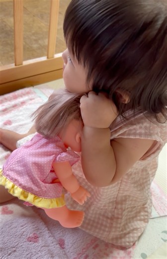 14 Months Old / Her Very Own Way of Hugging Mell-chan 💕🥰 #1YearOld #14MonthsOld #Toddler #Parenting
