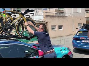 Le vélo de Remco Evenepoel pour le CLM du Dauphiné... et son home trainer