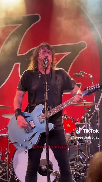 Foo Fighters - Walk (Live at Toads Place, New Haven 09/23/25)