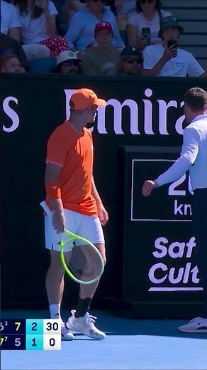 The umpire had Davidovich Fokina's back after this angry interaction with a spectator 💢 #AusOpen