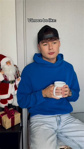 David Hanzlík on Instagram: "🎅🏻 #vanoce #sketch #comedy #komedie"