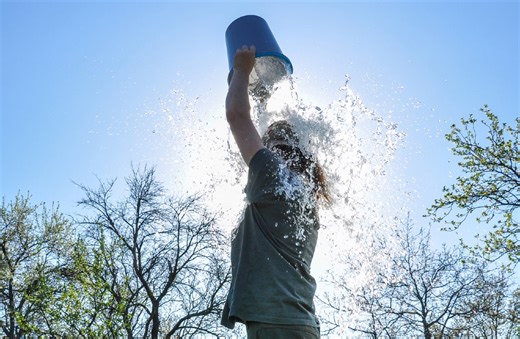 FDA Approves ALS Drug That Internet Sensation ‘Ice Bucket Challenge’ Helped Fund - DesignTAXI.com