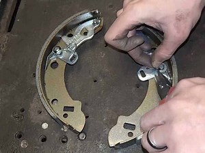 Triumph TR7 Restoration: Fixing & Fitting the Rear Brakes