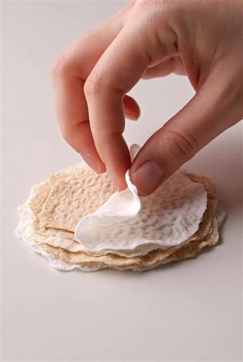 Touching Fabric Sheets ASMR 🖐️🧵 | Soft Rustle & Rubbing Sounds 🎧