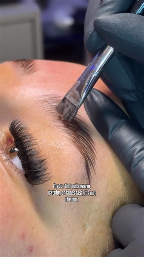 ℜ𝔥𝔦𝔞 𝔏𝔢𝔞 || 𝔅𝔢𝔞𝔲𝔱𝔶 𝔟𝔲𝔰𝔦𝔫𝔢𝔰𝔰 𝔪𝔢𝔫𝔱𝔬𝔯 on Instagram: "Tinting issues almost always come down to skin prep, product choice and placement, not the brand of tint you’re using. Once you understand why tint behaves differently on each client, your results become predictable and professional. I teach brow artists how to: • Control undertones • Create cleaner skin stains • Build depth without blocking the brow If you’re ready to move past guesswork and start working like a true pr