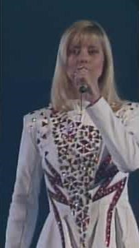 Dorothée - The Snows of the Himalayas (Live at BERCY 92) #clubdo #dorothee #memory #nostalgia