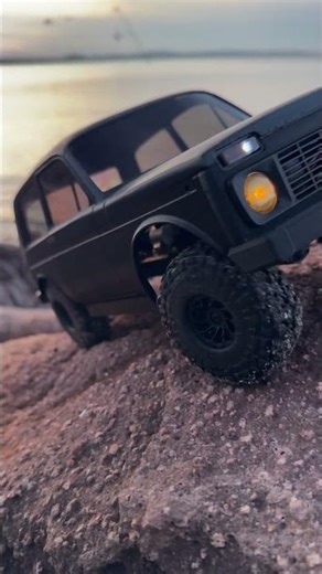 3D-Printed 1:12 Niva Against Sea Cliffs | Extreme RC Crawling
