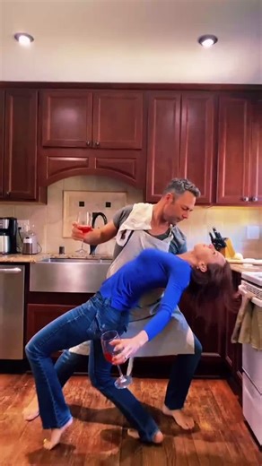 The Dancing Family (@gustavokrystaldance) - Fun Cooking and Dancing with Wine