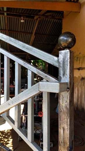 1.3M views · 10K reactions | How to connect the corners of a minimalist stair railing #welder #skills #tips #diy #ideas | Sani ErmAnsyah | Facebook