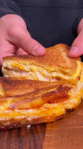 🍕 CENA EN 10 MIN 🍕 Ingredientes 👇🏻 7 rebanadas de pan 🍞 4 huevos 🥚 100g pepperoni 🍕 200g mozzarella 🧀 Atte. JP #jpcooking #otronivel | Jp Cooking