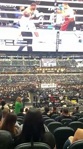 Los lectores de Boxeo Cubano en la Arena apoyando a Frank Sánchez quien ya está en su segundo asalto vs Aguilera 🎥: Daniel Placeres 🥊🇨🇺 | BoxeoCubano