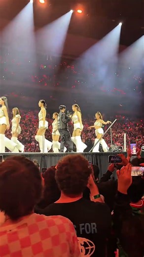 TWICE performing Set Me Free at Saint Paul #twice #concert #thisisfor #kpop