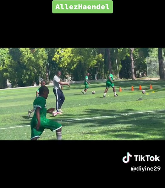 Video's van Call Me | Guerdine Exantus (@diyine29) met Colors (Coca-Cola® Anthem, 2018 FIFA World CupTM) - Jason Derulo