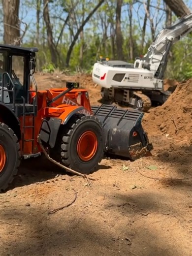 ZW370 Loader: Efficiency in RC Construction