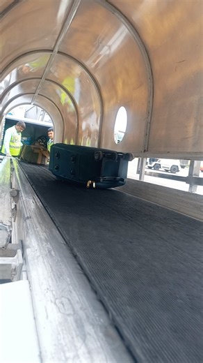 Baggage loading in the cargo hold #luggage #conveyorbelt #aviation