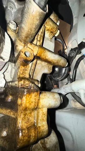 Customer states “My battery is an issue because the car stalls out when Im coming to a stop every time”. In this case we were able to duplicate the customer’s concern and has nothing to do with battery or voltage. This Hyundai has 0 oil in the engine causing the VVT solenoids to shut down the vehicle to protect itself. Time to replace the leaking valve cover and stop this from happening again. #ceglarzmotors #ceglarz #ctnow #bestshop #oilleak #valvecover #seals #kia #hyundai #oilseals #askpattyc