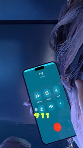 ¡Se inundó el ascensor con ellos DENTRO! 😰