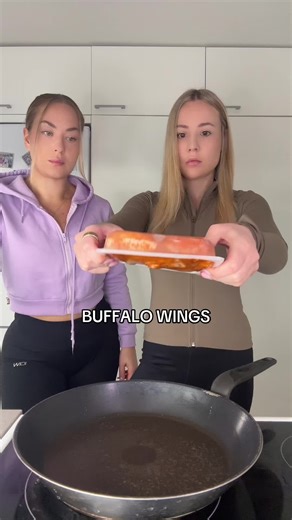 Buffalo wings #wings #buffalowings #cookingtiktok #fyppage #cookwithme | Buffalo wing