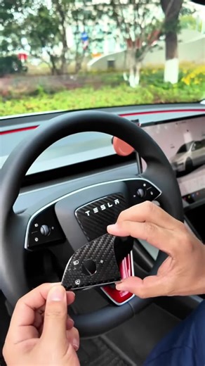 Tesla carbon fiber steering wheel decorative patch makes your Tesla more sporty and handsome.