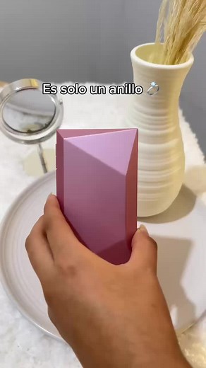 Un anillo, una historia, un amor eterno. ❤️ Personalízalo con tu foto especial.