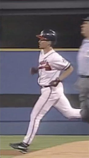 Tom Glavine connects for his 1st & only career MLB HR | August 10, 1995 | Braves vs. Reds