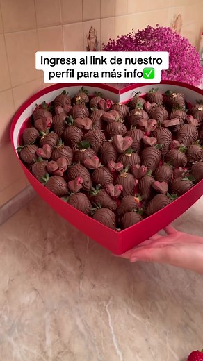 Emprende desde casa: Aprende a hacer fresas con chocolate