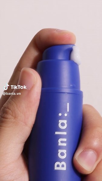 Lotion dưỡng trắng nhà Banla có kết cấu mỏng nhẹ và dễ tán, mỗi lần sử dụng bạn chỉ cần lấy khoảng 3-4 pump là đã đủ cho toàn mặt rồi đó 😍❤️ #banla