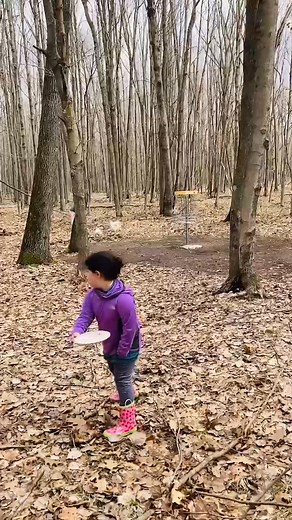 5-year-old Madalynn Mitchell shows how it’s done. Disc golf—simple as that. 🤷‍♂️ h/t Aaron Mitchell. | Disc Golf Fanatic