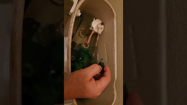 Genius toilet hack 🚽😱