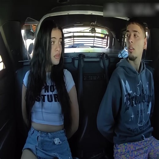 Twin Sisters Arrested During Florida Spring Break 🌴🚓 What was meant to be a fun vacation turned serious when officers detained twin sisters after a public disturbance. The case highlights how small choices can lead to big consequences. See how the situation unfolded on a busy Spring Break night. #PoliceBodyCam #SpringBreak #FloridaPolice #PublicSafety | Anonimus