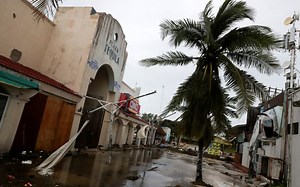 Cancún resiste embates del huracán Delta