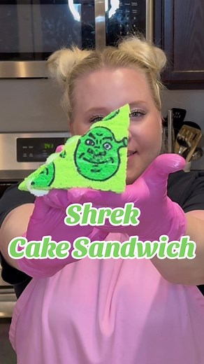 Making a Shrek Cake Sandwich with Danibell