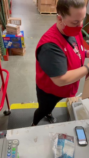 A Day in the Life of a General Merchandise Associate