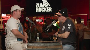 95K views · 1.3K reactions | #100 Der Überraschungsgast (Gast Chris Tall) Chris Tall ist raketenartig aus dem Nichts zum Publikumsliebling der Comedy-Fans geworden. An pointierten Frechheiten nicht zu überbieten und doch irgendwie liebenswert präsentiert sich Tall nun schon seit Jahren in TV-Shows, im Kino und natürlich live auf der Bühne. Heute im Talk bei Markus Krebs - Chris Tall | Markus Krebs | Facebook