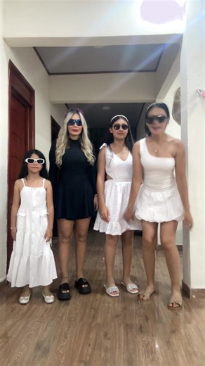 Videos de Monica Andrea Lopez (@monicaandrealopezpineda) con “everybody dance now танцуют все - 💫РЕТРОЛЁТ💫”