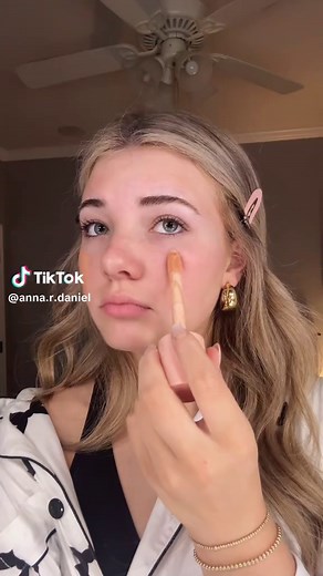 Easy Quick Makeup Tutorial for Blonde Hair