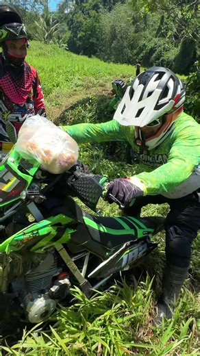 Kawasaki KLX140 Enduro Riding