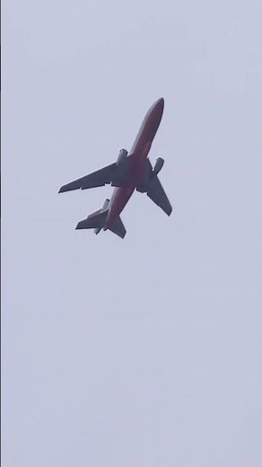 DC-10 Air Tanker’s Low Pass with Full Flaps After Firebombing Run