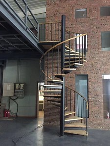 [Hot Item] Tempered Glass Railing Staircase Wood Step Steel Spiral Staircase Design