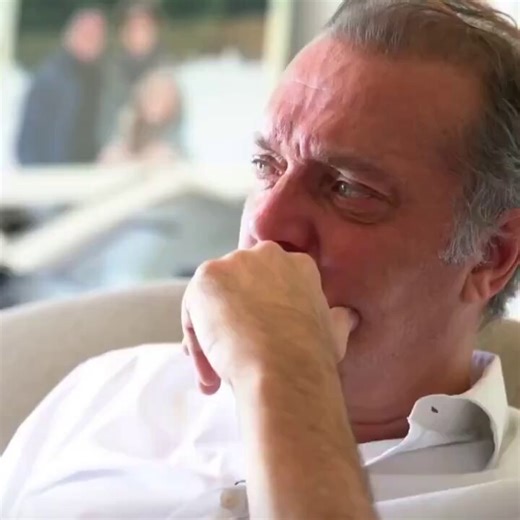 Oysa hiç boş geçmemiştim,Allah sevdiğine kavuştursun diyen dilencileri.Burada marketin önünde bir dilenci para istedi. Cash yok,istediğin bir şey varsa al dedim.markete girdi 5-6 tane kazı kazan aldı.aç değil misin başka bir şey istiyorsan al dedim. Birkaç tane daha kazı kazan aldı.Sonra dışarı çıktı,ben de marketten çıkarken baktım köşede gizlice kazıyor.Allah sevdiğine kavuştursun diyen dilenciler hiç boş geçmedim ama bir işe yaramadı. Umarım senin işine yaramıştır kazı kazancı dilenci. Parayı