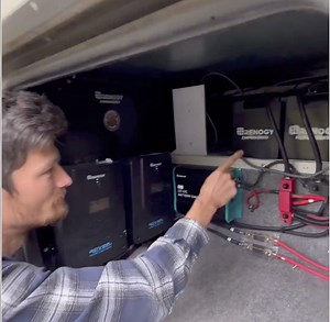 1K views · 27 reactions | White Home On Wheels are living the off-grid dream with Renogy Solar! With 1400W of solar for ultimate power. ❄️ Self-heated lithium batteries? Check!  : https://ow.ly/HaFg50QfINw . . #Renogy #RenogySolar #PowerbyRenogy #Renogyofficial #RenogyAdventure | Renogy | Facebook