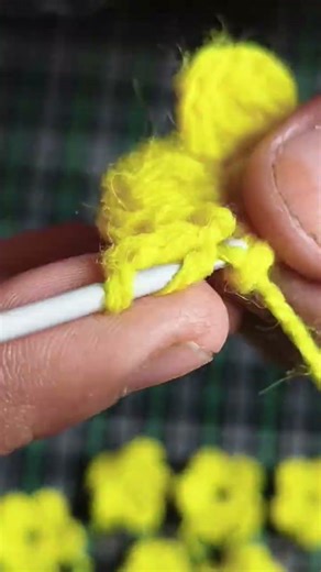 woolen crochet 🧶 flower 🌹 making for beginners