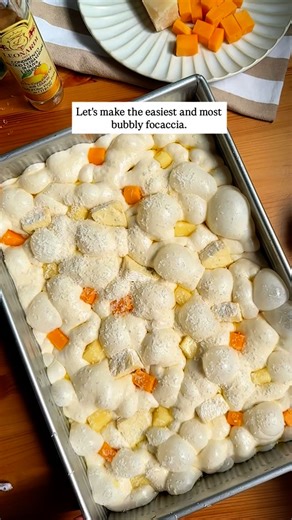 𝙹𝚊𝚍𝚎 𝙻𝚒𝚖 | 𝚂𝚘𝚞𝚛𝚍𝚘𝚞𝚐𝚑 𝙱𝚛𝚎𝚊𝚍 𝙷𝚘𝚖𝚎𝚋𝚊𝚔𝚎𝚛 on Instagram: "𝔽𝕠𝕔𝕒𝕔𝕔𝕚𝕒 𝕒𝕚 ℚ𝕦𝕒𝕥𝕥𝕣𝕠 𝔽𝕠𝕣𝕞𝕒𝕘𝕘𝕚 — 𝟜 ℂ𝕙𝕖𝕖𝕤𝕖 𝔽𝕠𝕔𝕒𝕔𝕔𝕚𝕒 🧀🧀 You asked for this, so here it is! This 100% sourdough focaccia is loaded with four irresistible cheeses, bubbling into golden pools of savoury heaven 😋 Crisp on the outside, soft and airy inside, with that subtle sourdough tang — every bite melts in your mouth, stretching cheese and stealing hearts 💛🧀 So easy to make… an