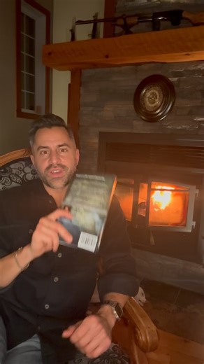 I’m excited to announce that my book A Vegan Planet and new merch will be released this Saturday! This new edition is a complete guide to living a successful plant-based life. It covers everything you need to thrive on plants from nutrition essentials and meal planning to practical tips for building a healthy lifestyle respectful of animals. It also addresses the many misconceptions about a plant-based diet, offering clear, science-based answers and real-world guidance. There’s also a full chapt